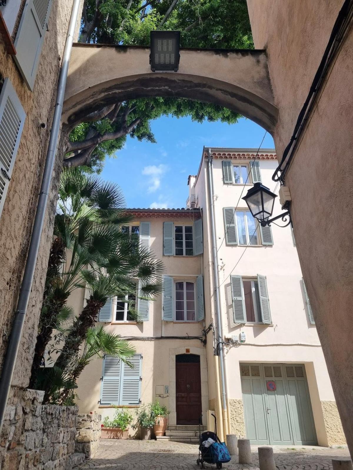 06An - Beautiful Apartment In The Heart Of Old Antibes Esterno foto
