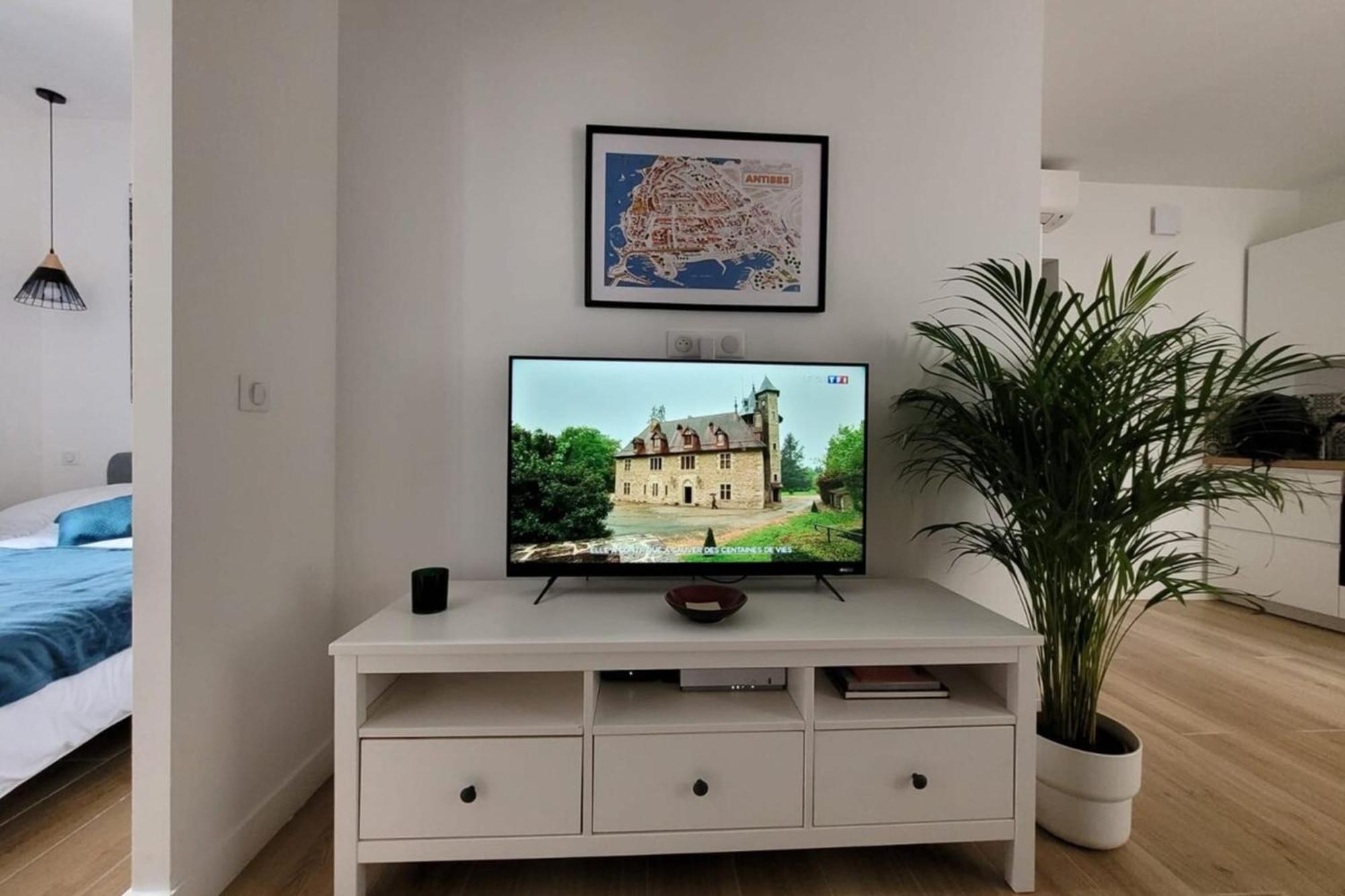 06An - Beautiful Apartment In The Heart Of Old Antibes Esterno foto