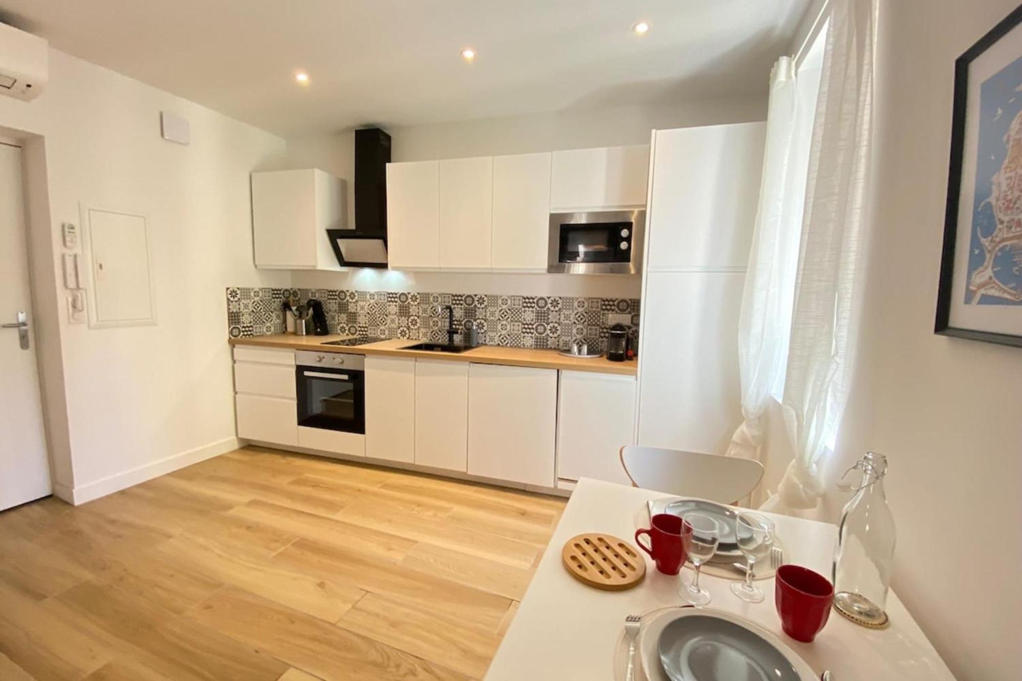 06An - Beautiful Apartment In The Heart Of Old Antibes Esterno foto